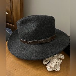 Cowboy Hat Gelso Blanco made in Italy. Grey w/ brown faux leather trim.